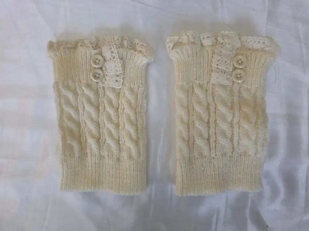 New Cute Cable Knit Boot Cuffs With Lace Trim And Buttons Off White